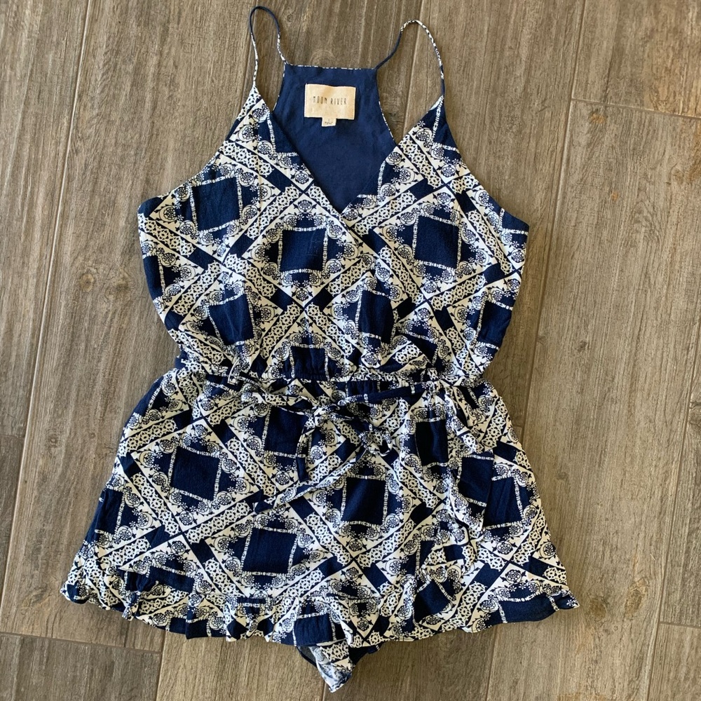 MOON RIVER Women's Ruffle Detail Printed Romper, NWOT